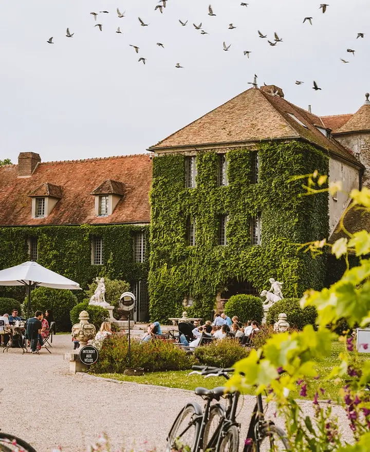 Espace extérieur du château de Villiers-le-Mahieu