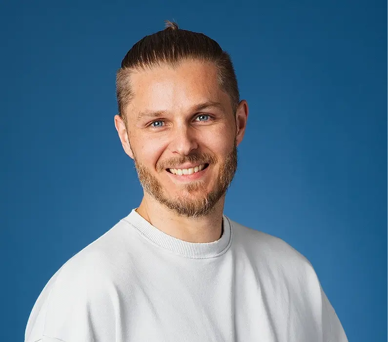 Portrait de Michael Panneau, naturopathe et iridologue spécialisé dans la revitalisation du corps.
