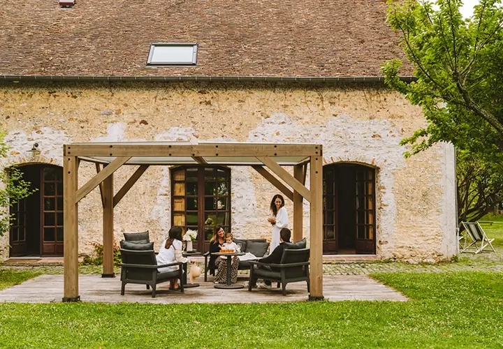 Coin salon extérieur du château de Villiers-le-Mahieu